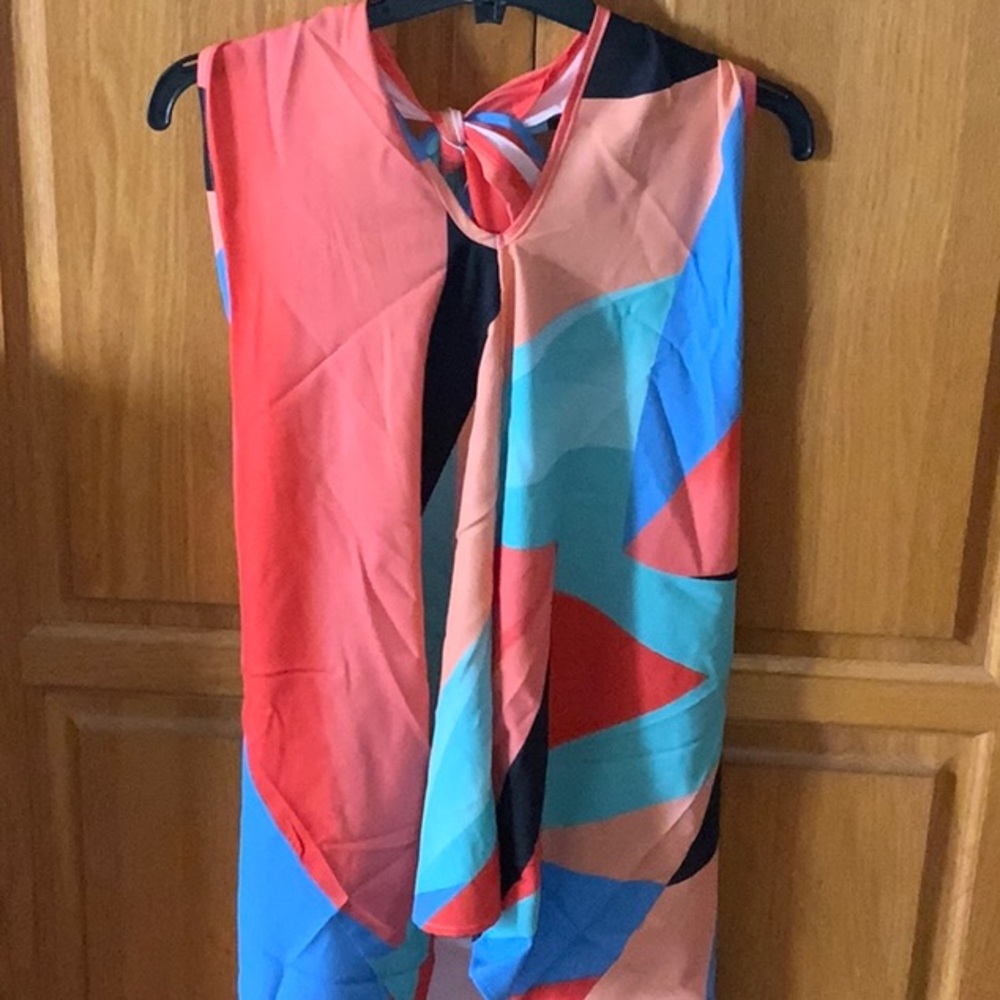 Tie neck Top - Picture 3 of 8